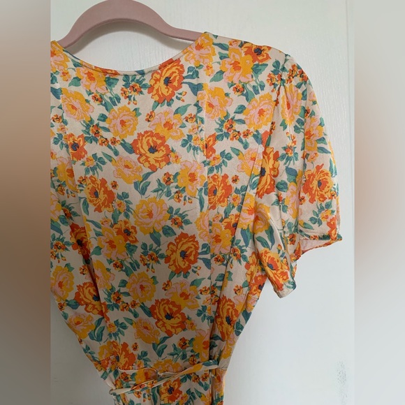 Sportsgirl Deep-V Floral Wrap Dress - Picture 3 of 4